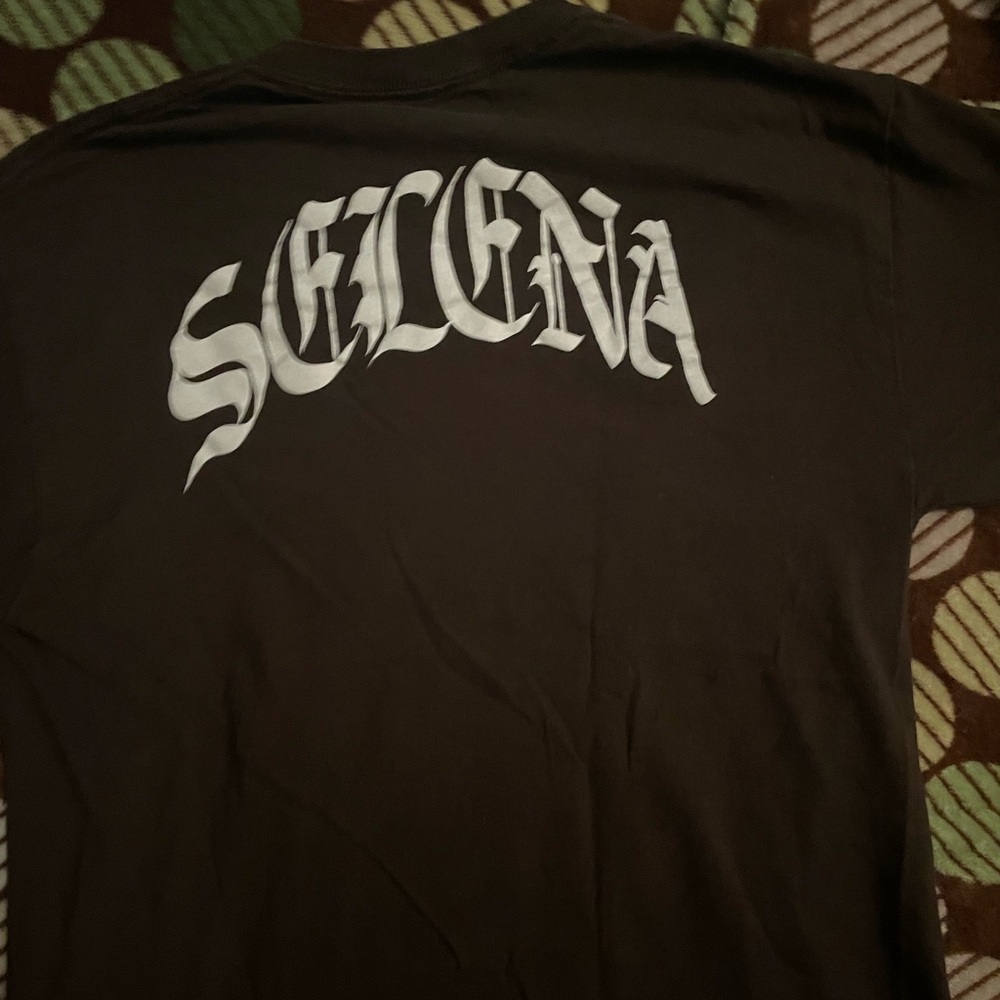 Black-Brown Selena Graphic unisex size Medium Tee Shirt EUC - Picture 3 of 4